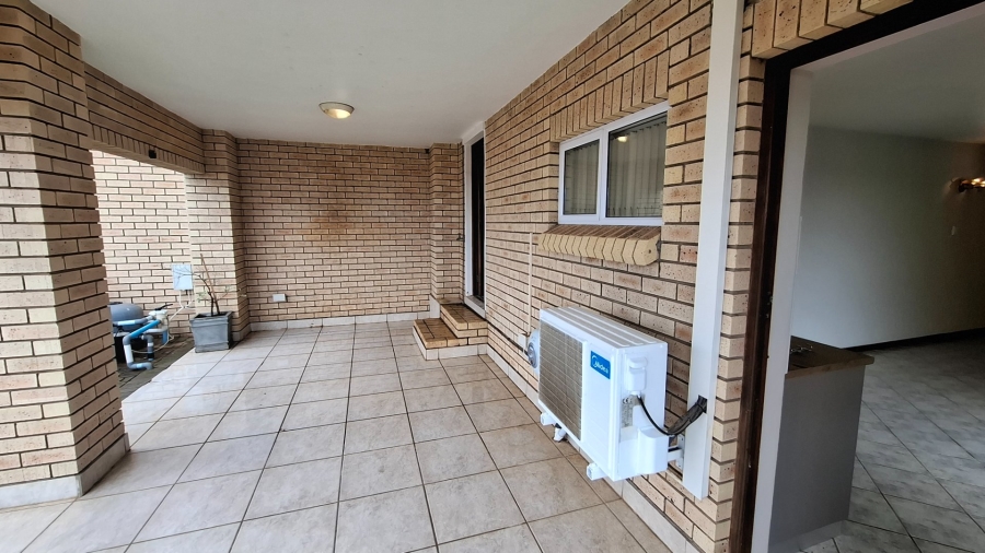 4 Bedroom Property for Sale in Menkenkop Western Cape